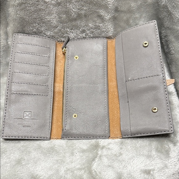 Ponagar Handmade Vietnamese Leather Chic Gray and Tan Women's Wallet - Picture 6 of 6